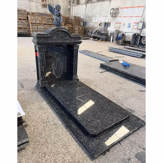 Lapidi in stile europeo con lapidi splendidamente scolpite